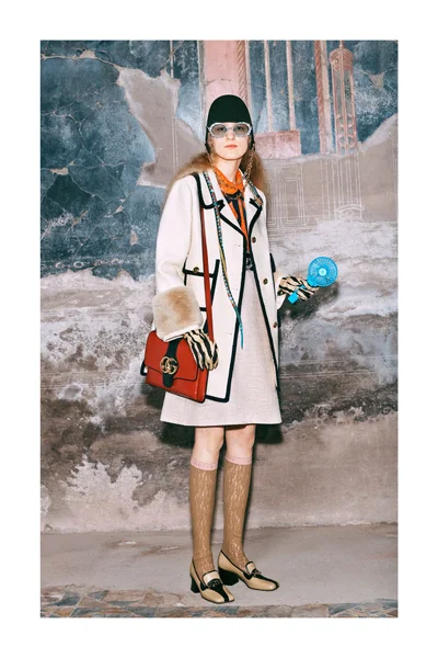 Look 16